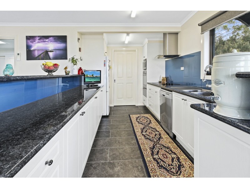 205 Western Boulevard, Raymond Island VIC 3880