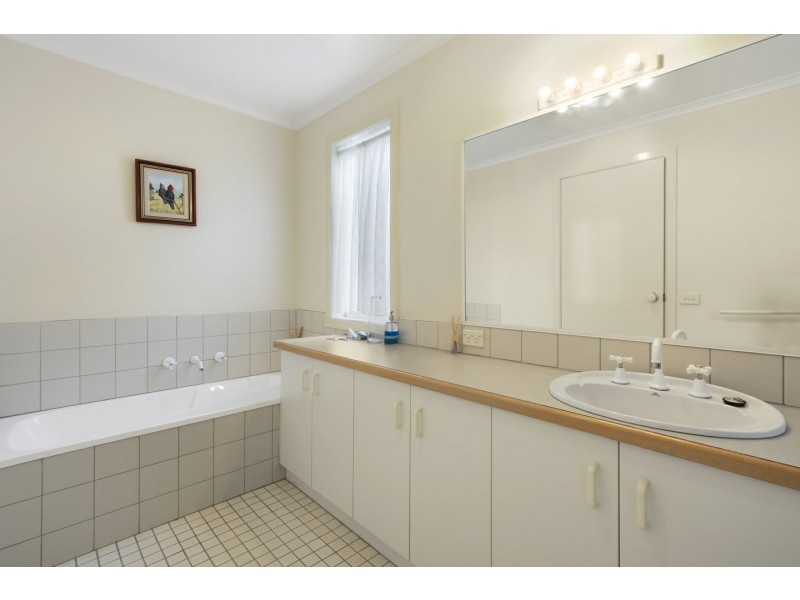 7 Waterloo Court, Paynesville VIC 3880