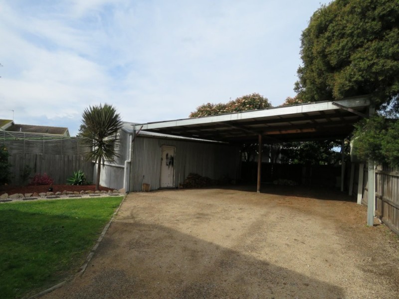 8 McMillan Grove, Paynesville VIC 3880
