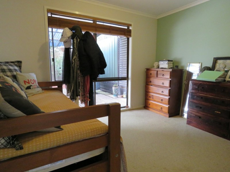 8 McMillan Grove, Paynesville VIC 3880