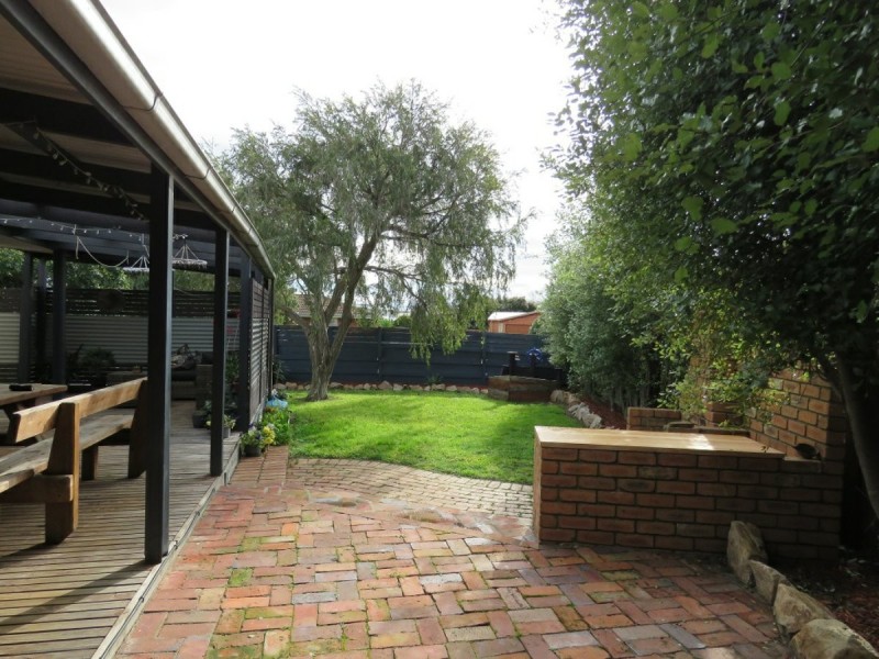 8 McMillan Grove, Paynesville VIC 3880