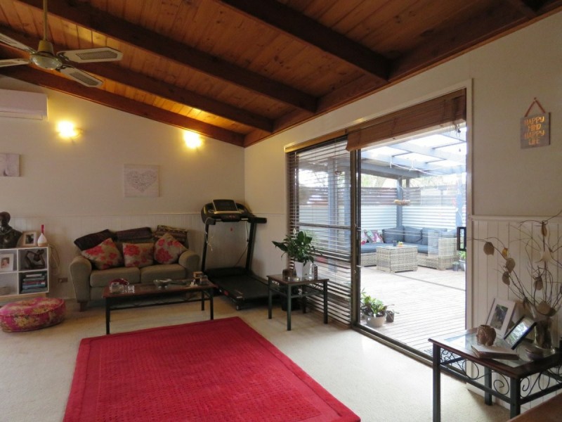 8 McMillan Grove, Paynesville VIC 3880