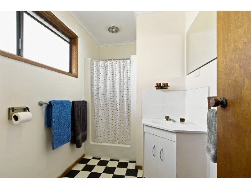 53 School Road, Eagle Point VIC 3878