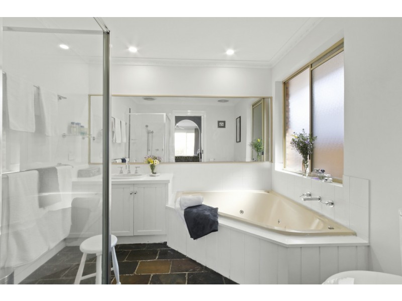 51 Fullarton Drive, Paynesville VIC 3880