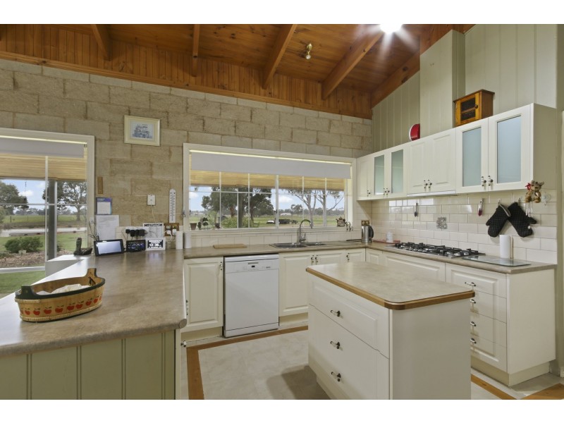 165 Lake Victoria Road, Eagle Point VIC 3878