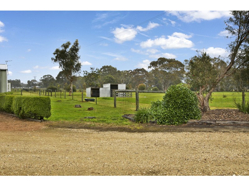 165 Lake Victoria Road, Eagle Point VIC 3878
