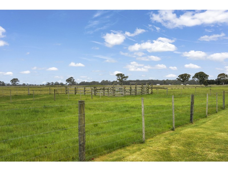 165 Lake Victoria Road, Eagle Point VIC 3878