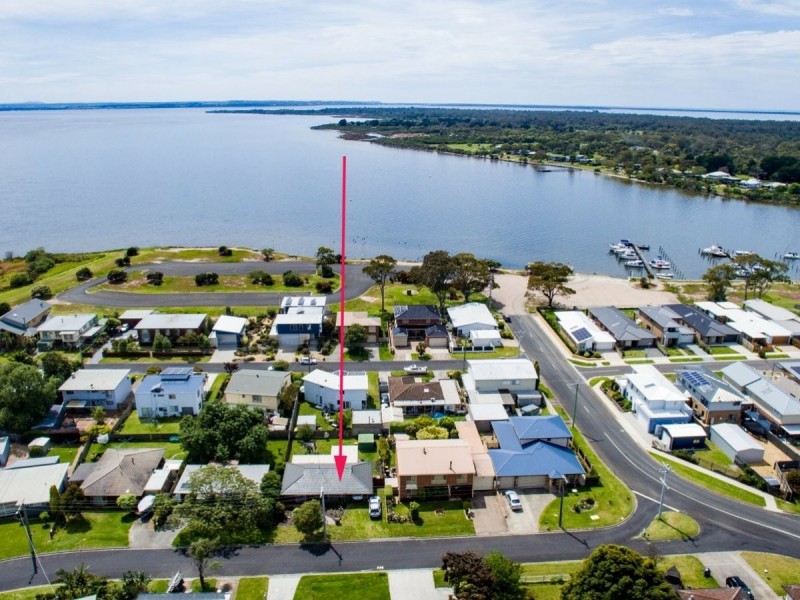 37 McMillan Grove, Paynesville VIC 3880