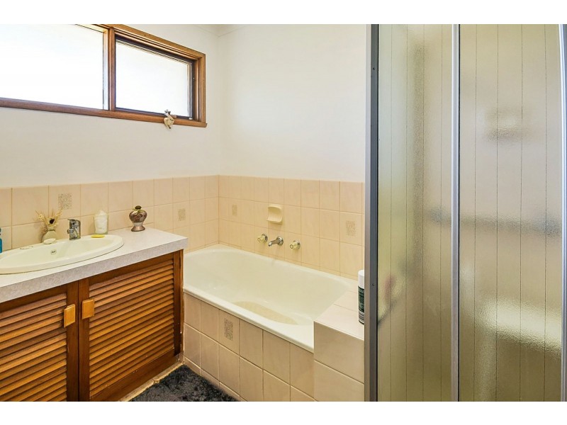 37 McMillan Grove, Paynesville VIC 3880