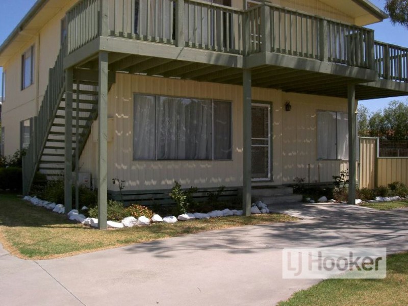 Unit 1/12 McMillan Grove, Paynesville VIC 3880