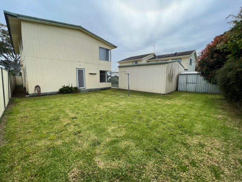 Unit 1/12 McMillan Grove, Paynesville VIC 3880