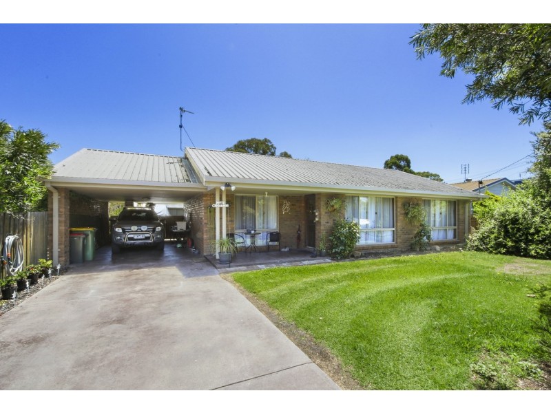 14 Bay Road, Eagle Point VIC 3878