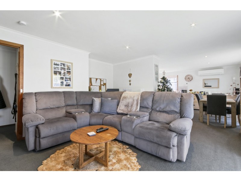 14 Bay Road, Eagle Point VIC 3878