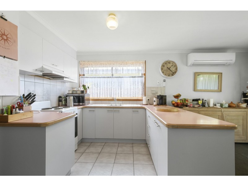 14 Bay Road, Eagle Point VIC 3878