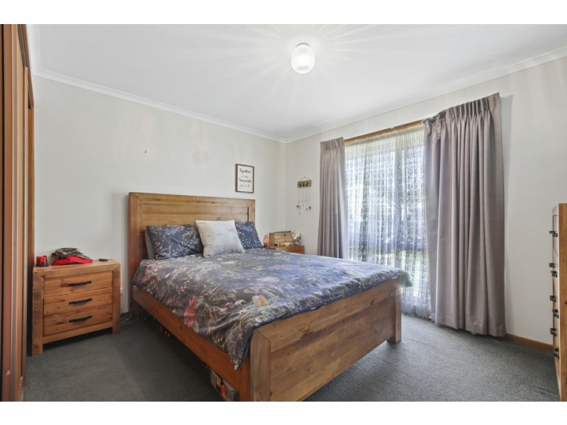 14 Bay Road, Eagle Point VIC 3878