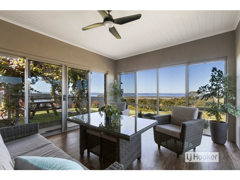 14 Eagle Bay Terrace, Paynesville VIC 3880