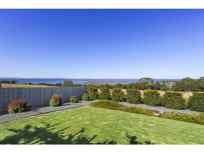14 Eagle Bay Terrace, Paynesville VIC 3880