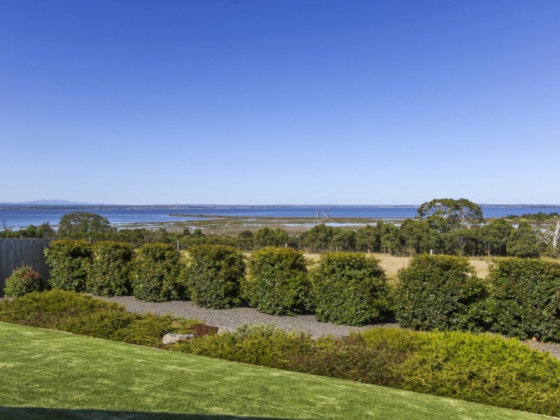 14 Eagle Bay Terrace, Paynesville VIC 3880