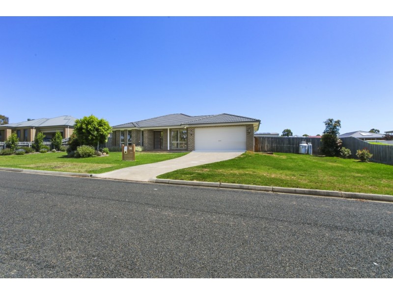 14 Village Fair Drive, Newlands Arm VIC 3875