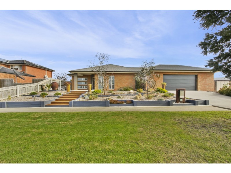 19 Eagle Bay Terrace, Paynesville VIC 3880