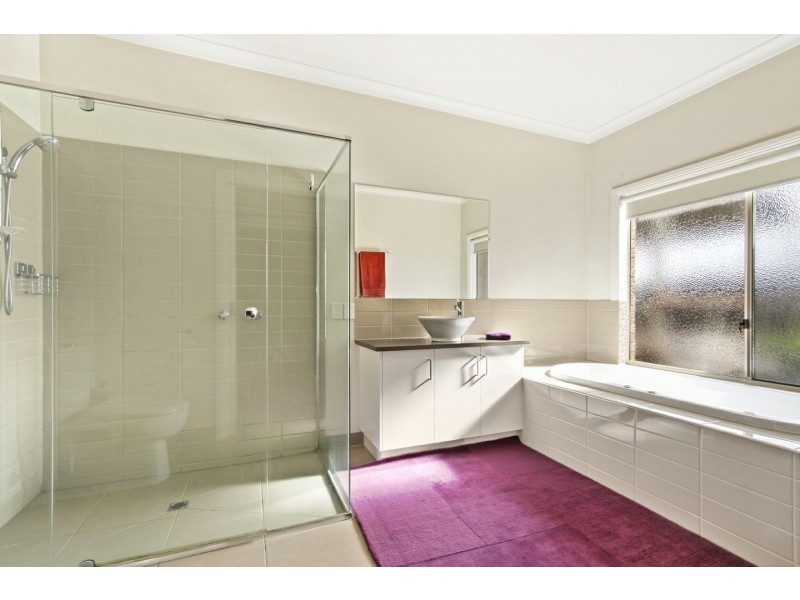 19 Eagle Bay Terrace, Paynesville VIC 3880