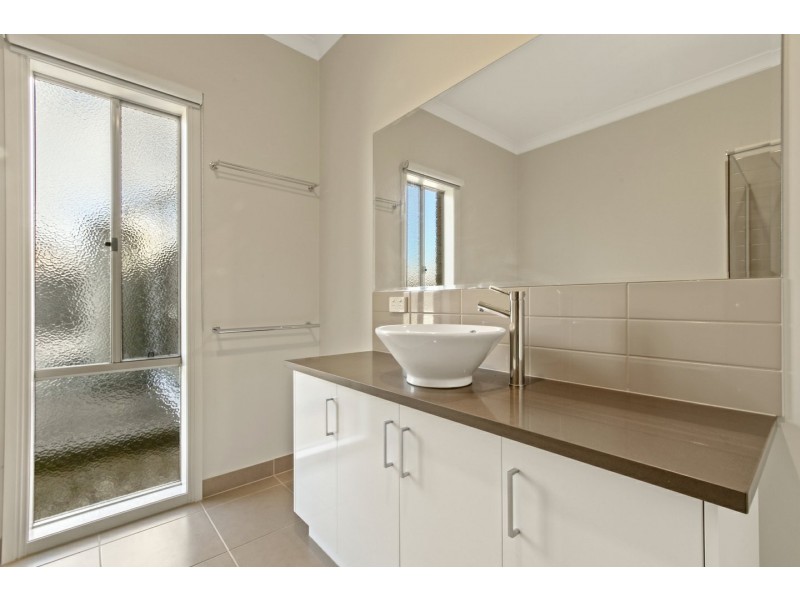 19 Eagle Bay Terrace, Paynesville VIC 3880