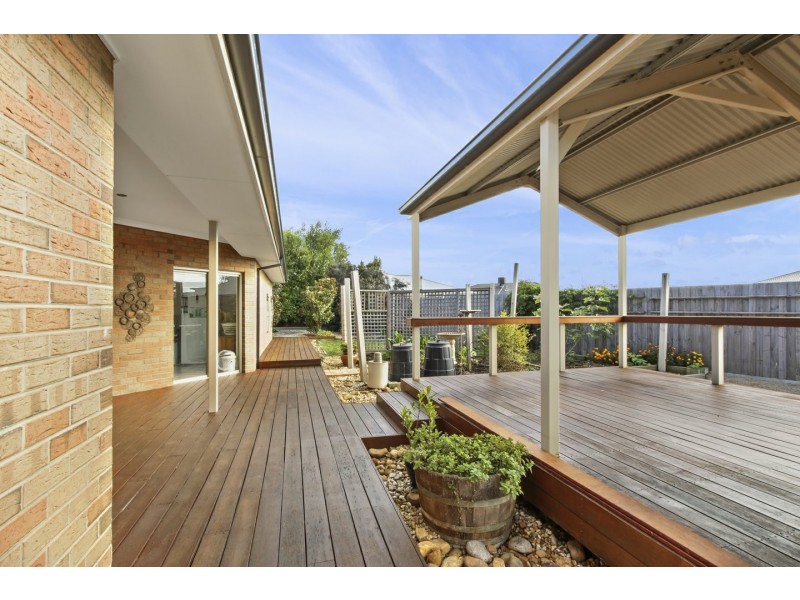 19 Eagle Bay Terrace, Paynesville VIC 3880