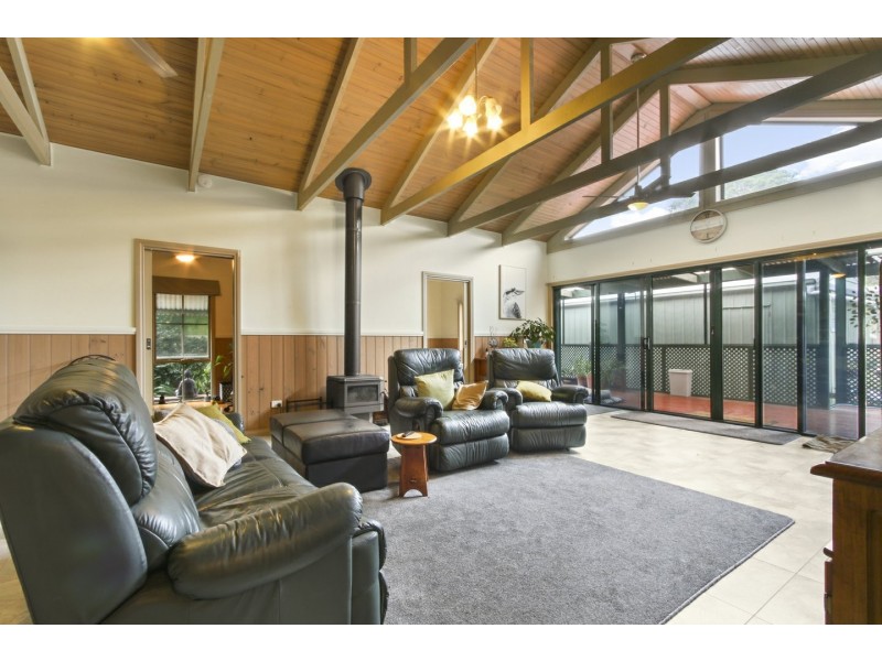 18 Currawong Close, Raymond Island VIC 3880