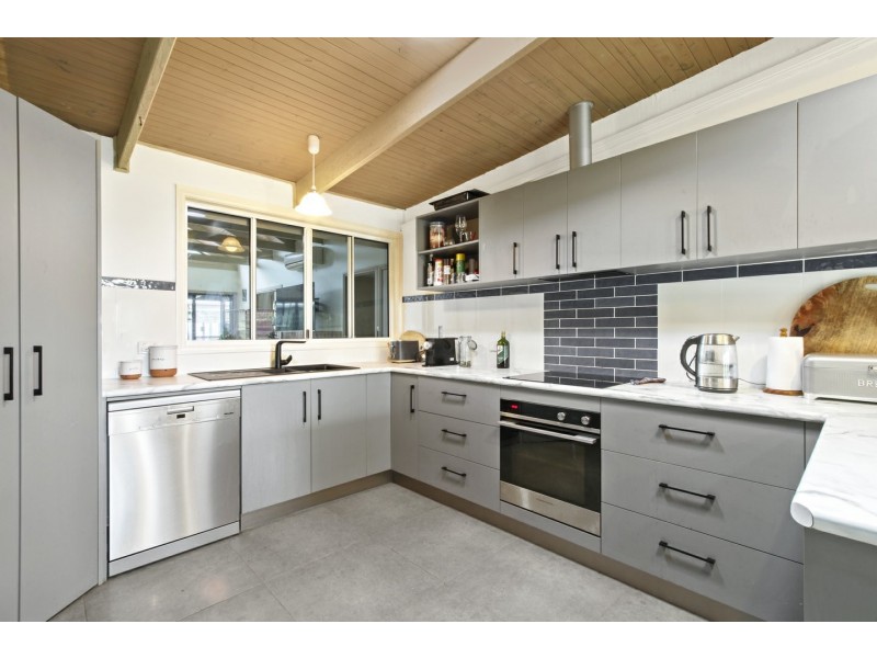 18 Currawong Close, Raymond Island VIC 3880