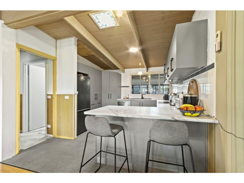 18 Currawong Close, Raymond Island VIC 3880