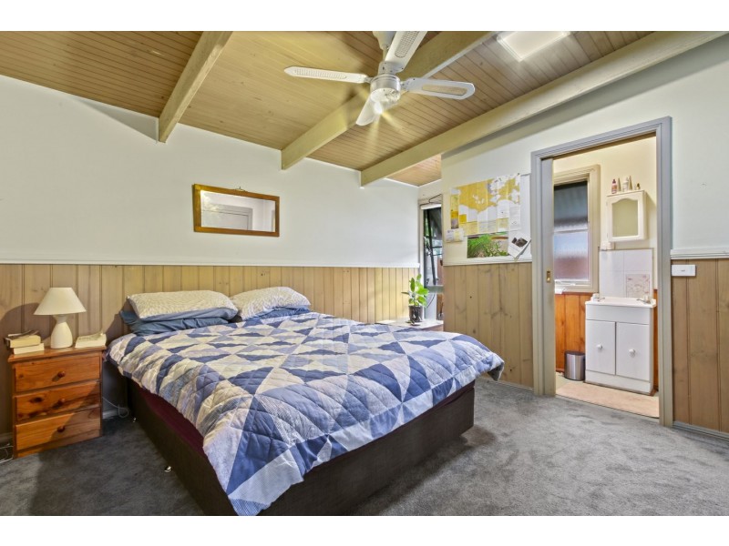 18 Currawong Close, Raymond Island VIC 3880