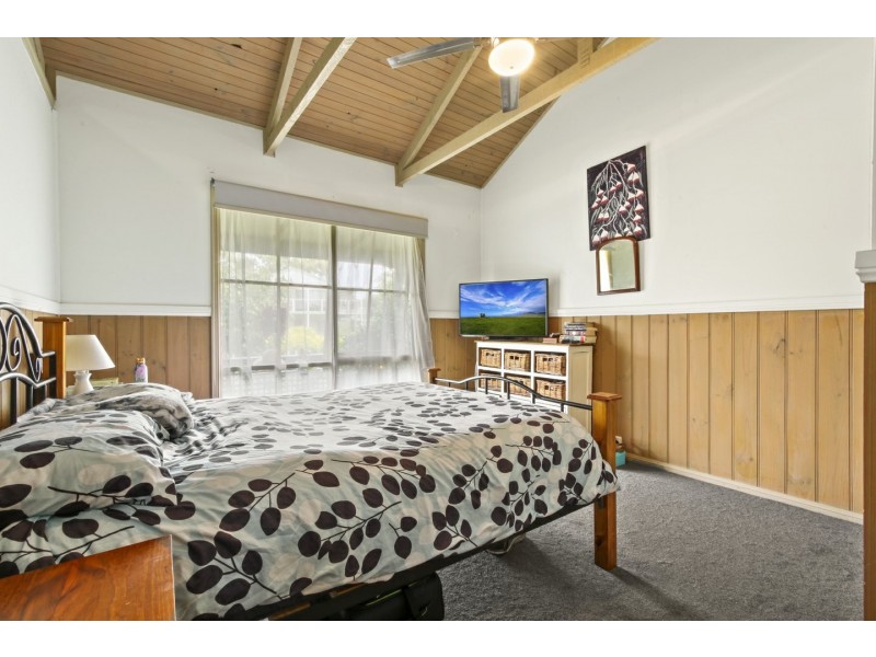 18 Currawong Close, Raymond Island VIC 3880