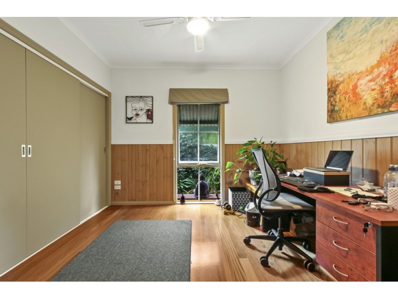 18 Currawong Close, Raymond Island VIC 3880