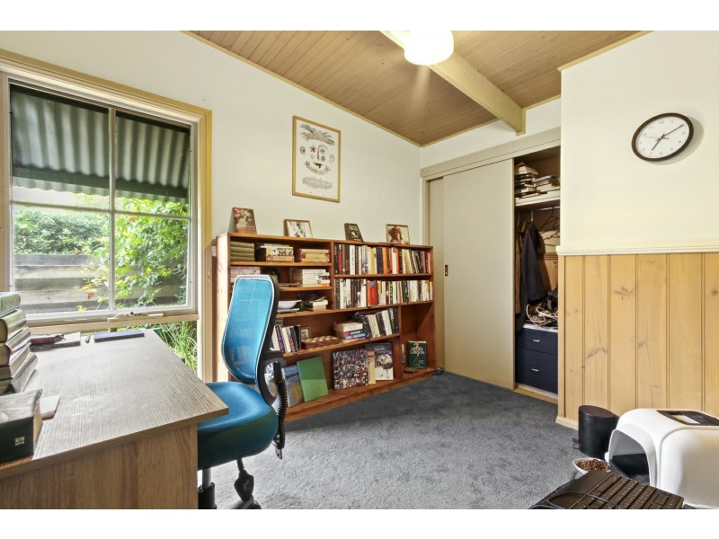 18 Currawong Close, Raymond Island VIC 3880