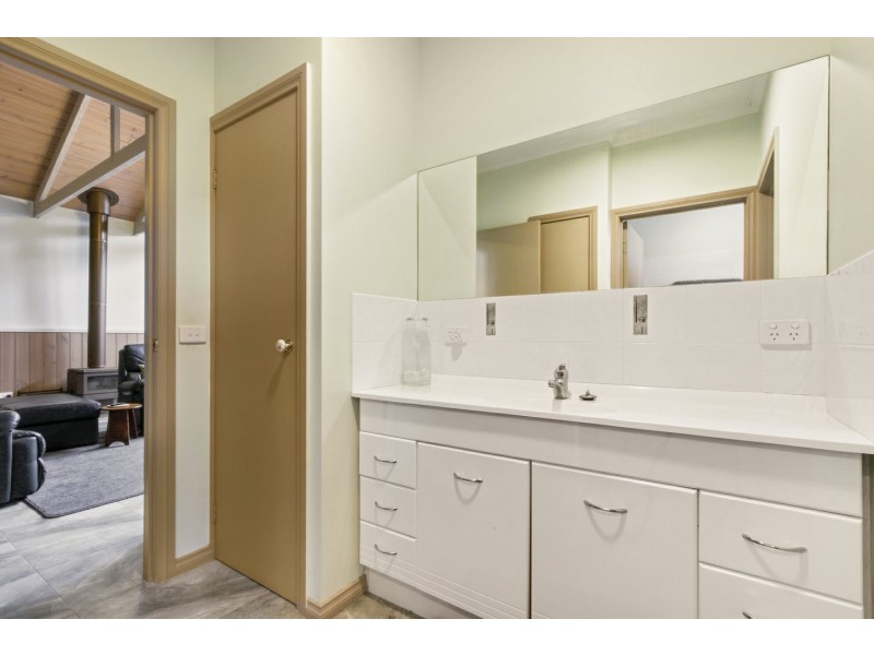 18 Currawong Close, Raymond Island VIC 3880