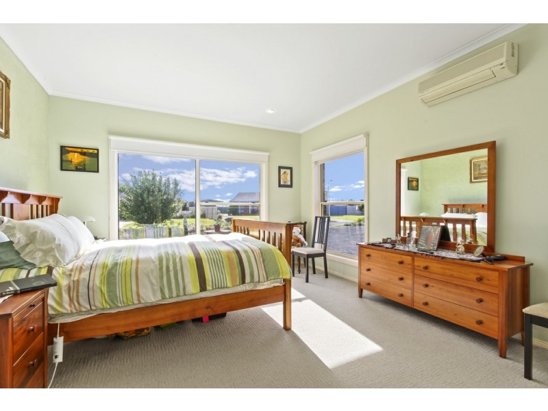 4 Lake Harbour Avenue, Newlands Arm VIC 3875