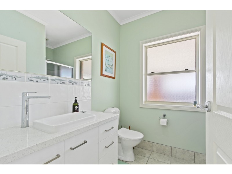 4 Lake Harbour Avenue, Newlands Arm VIC 3875