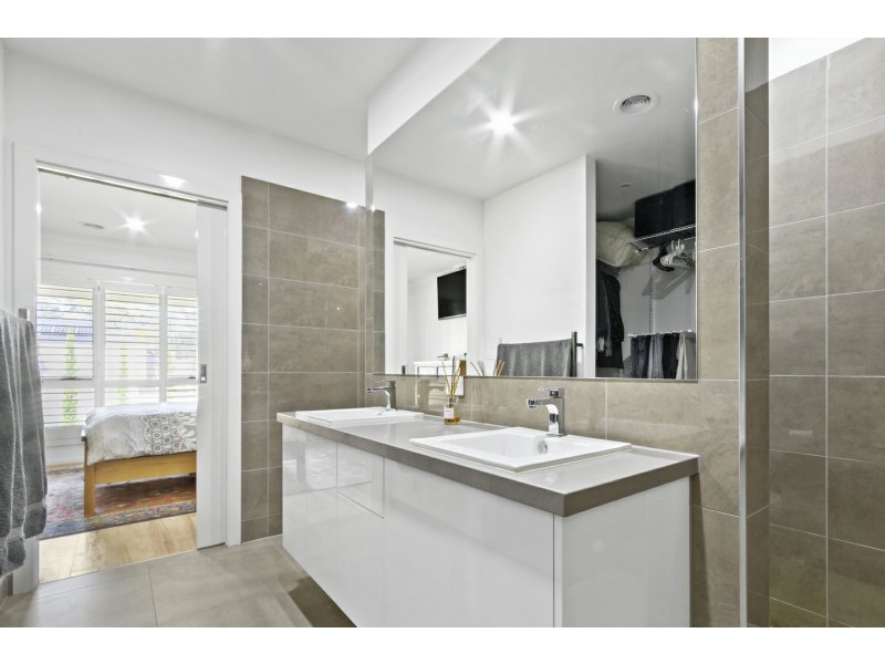 11 Seagreen Close, Eagle Point VIC 3878