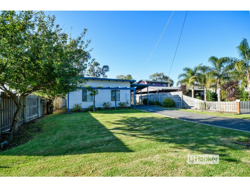 135 Bay Road, Eagle Point VIC 3878