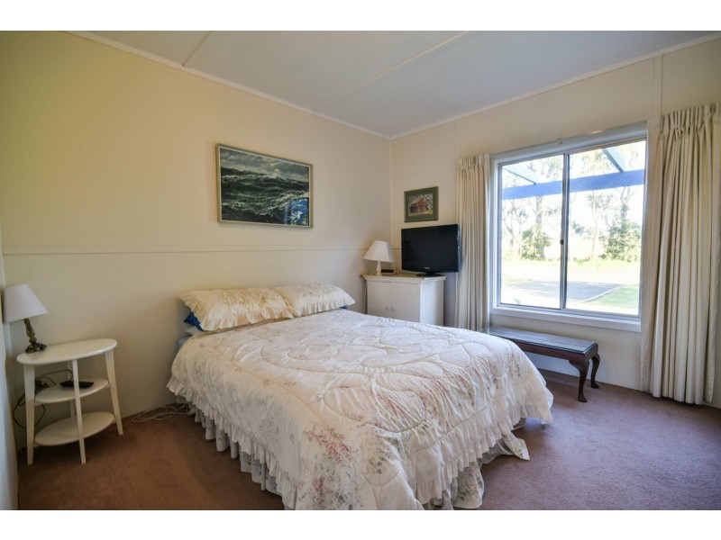 135 Bay Road, Eagle Point VIC 3878