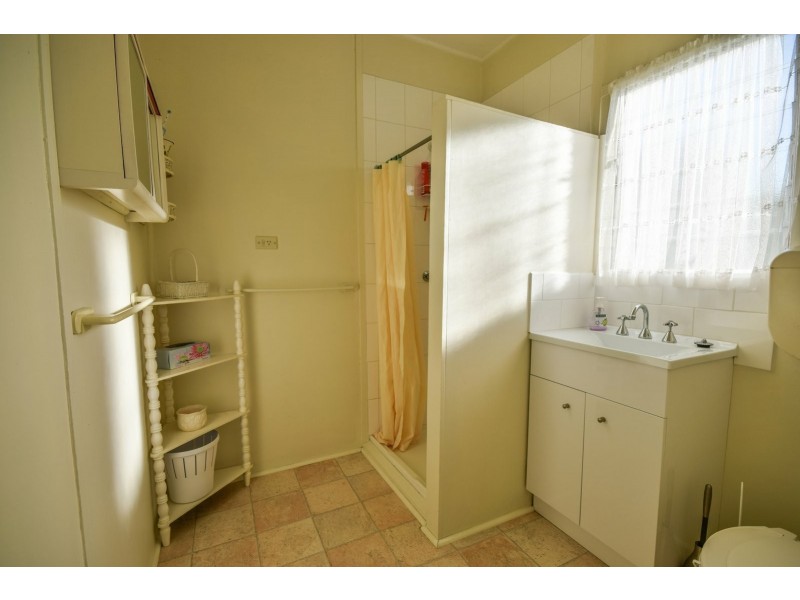 135 Bay Road, Eagle Point VIC 3878