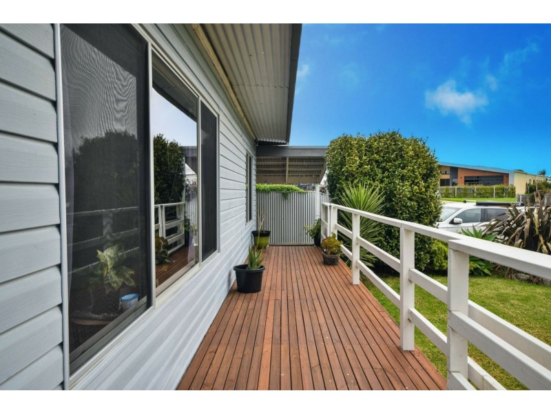 4 Government Road, Paynesville VIC 3880