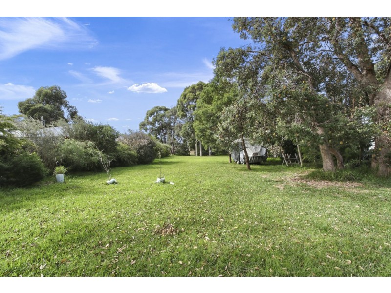 18 Sixth Avenue, Raymond Island VIC 3880