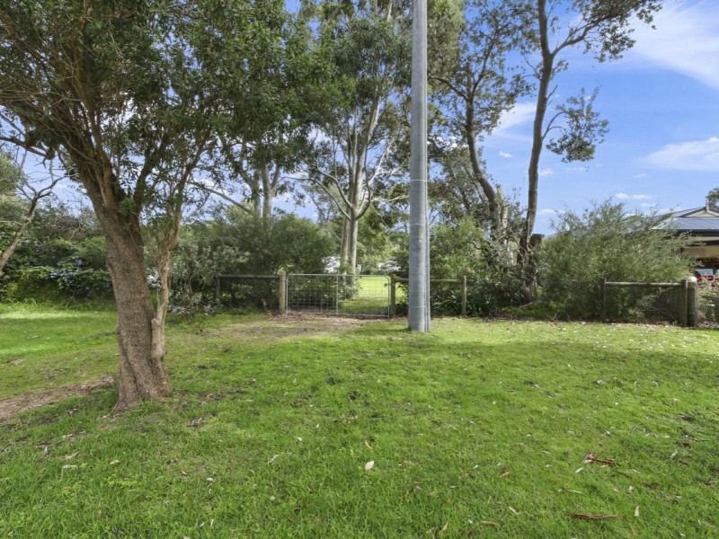 18 Sixth Avenue, Raymond Island VIC 3880