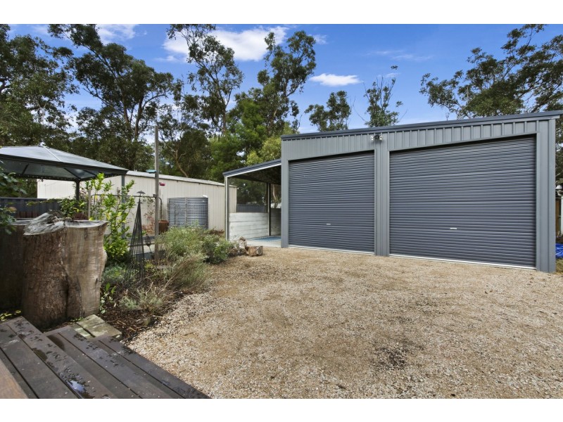 31 Seventh Parade, Raymond Island VIC 3880