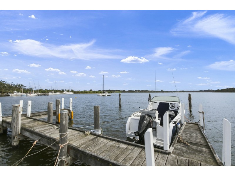 31 Seventh Parade, Raymond Island VIC 3880