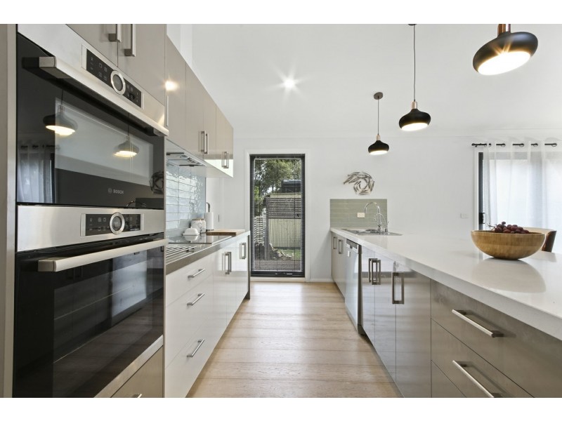 31 Seventh Parade, Raymond Island VIC 3880
