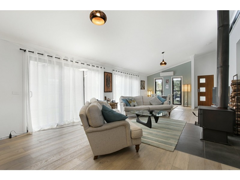 31 Seventh Parade, Raymond Island VIC 3880