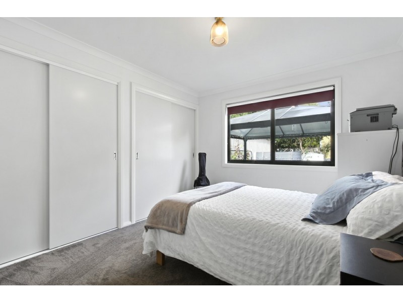 31 Seventh Parade, Raymond Island VIC 3880