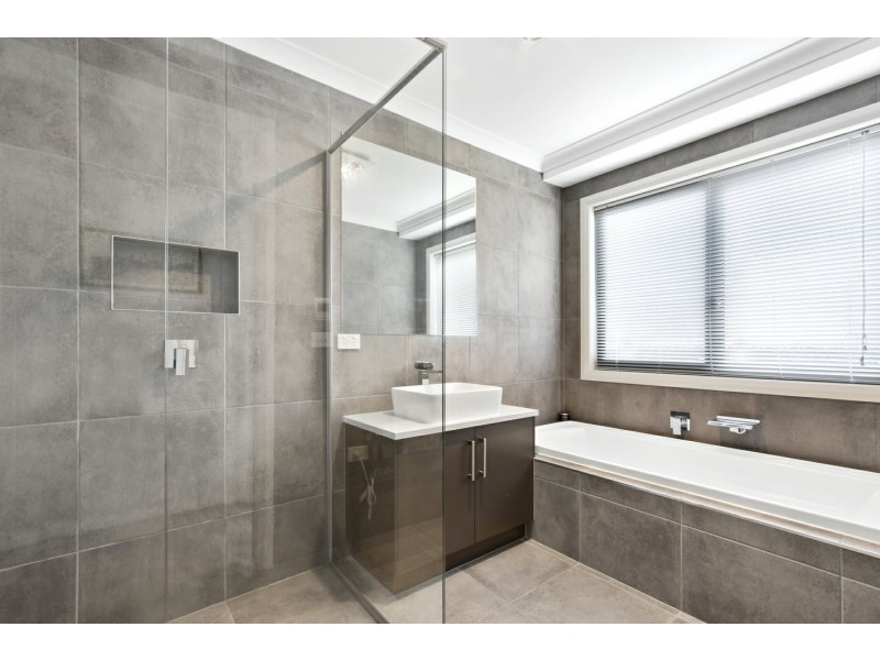 31 Seventh Parade, Raymond Island VIC 3880